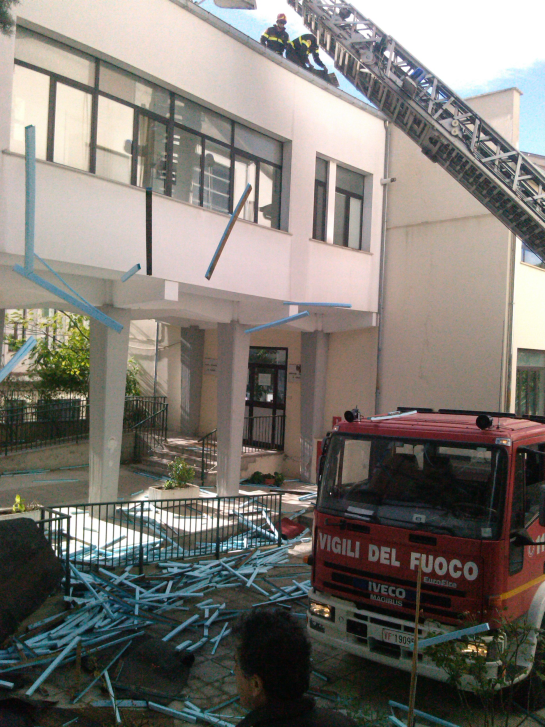 Scuola devastata dal vento, gli Ecodem chiedono chiarezza