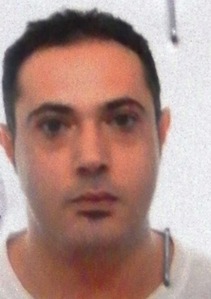 Decine di coltellate sul corpo del padre