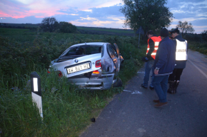 Bmw nella cunetta, un morto e un ferito