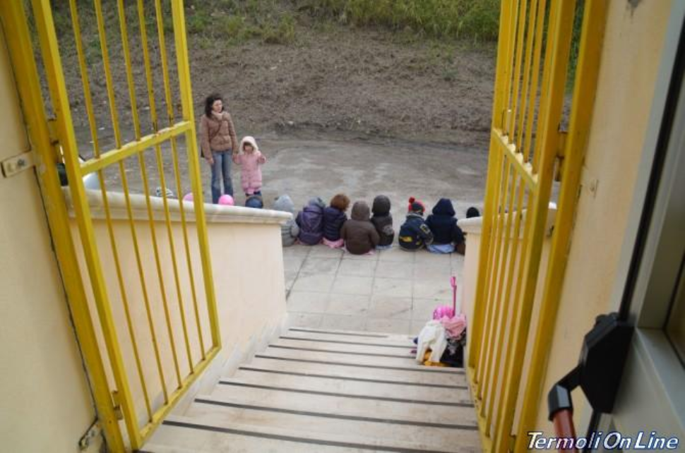 Nuovo principio d’incendio. Evacuata la scuola di Pantano Basso