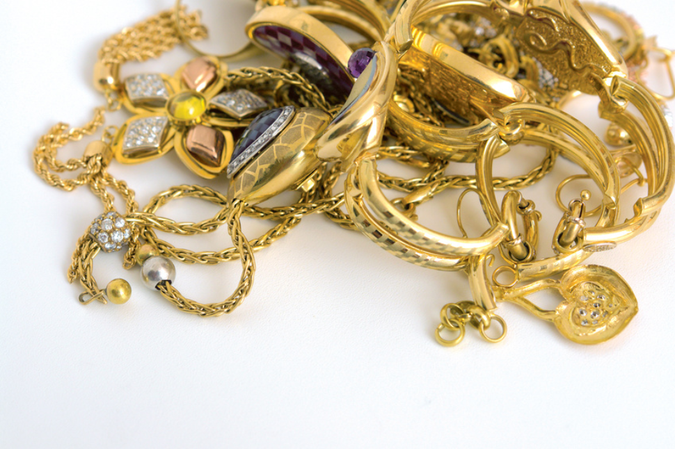 Un chilo di preziosi sequestrato al ‘compro oro’