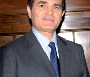 Minacciato con una pistola a Napoli, l’Esercito salva Patriciello