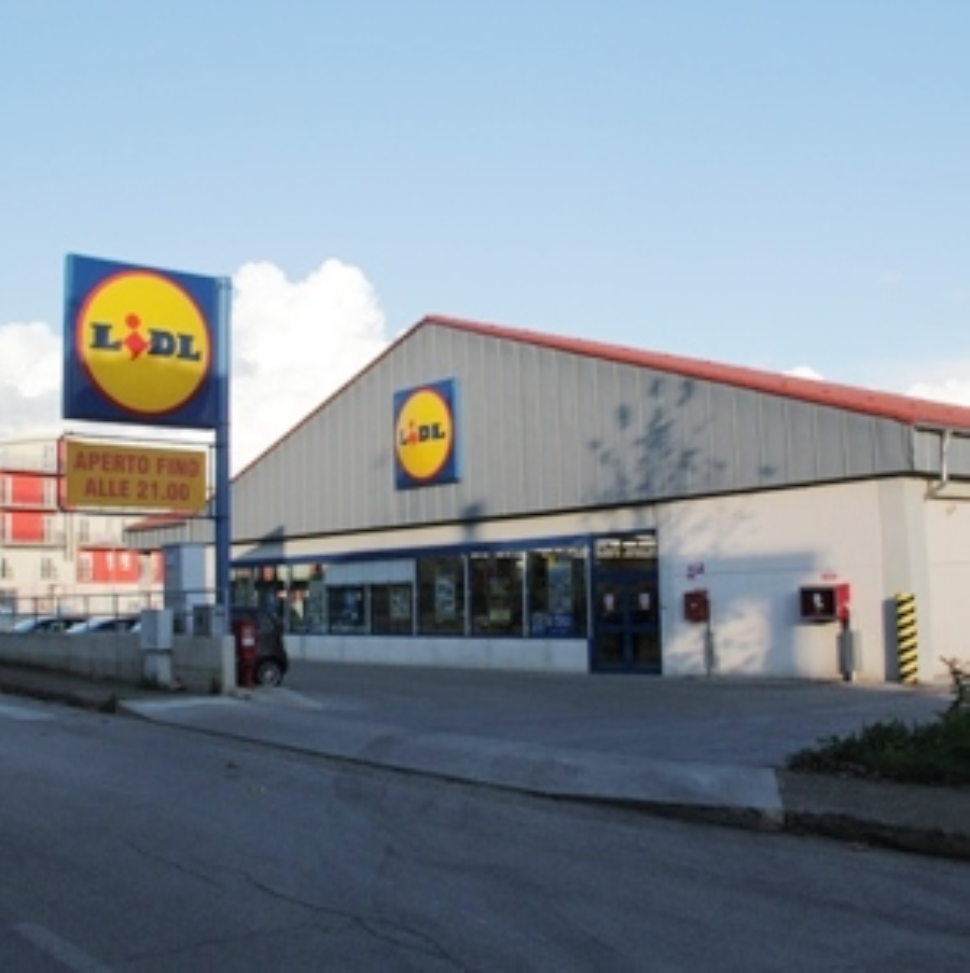 Armato di taglierino rapina la Lidl
