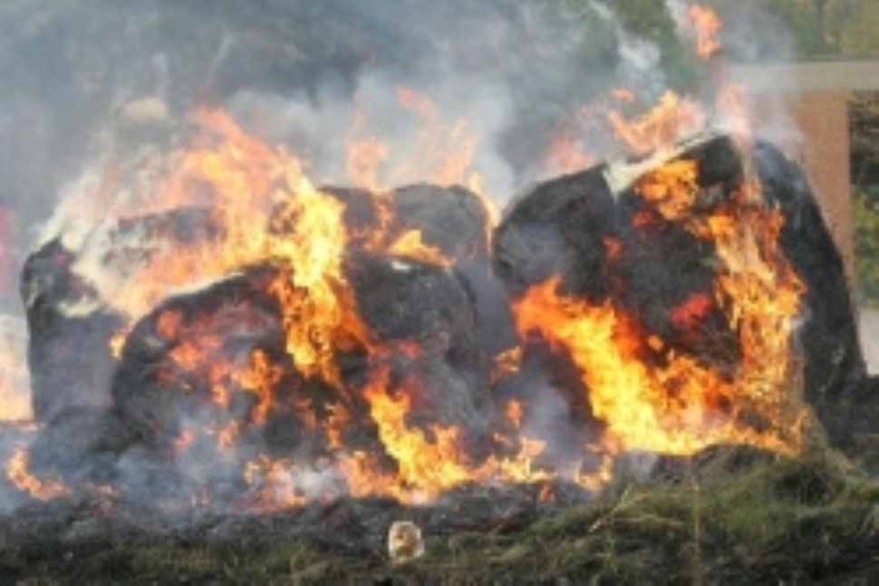 Incendio doloso in un fienile