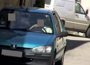 Guidavano e scrivevano, inchiodati dal Nas quattro falsi ciechi