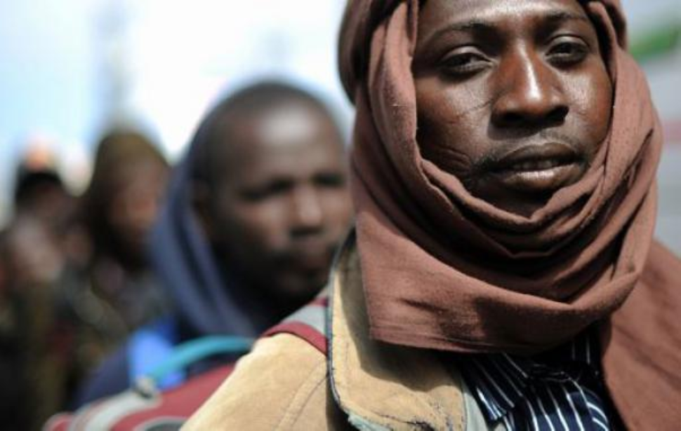 Protesta degli immigrati in piazza Prefettura