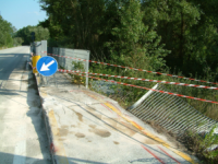 Col furgone contro un guardrail, muore 58enne