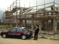 Abusivismo edilizio e lavoro nero, Carabinieri in azione