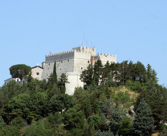 ‘Oh che bel castello’ domenica sulla Collina Monforte