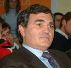 Loro meditano, Venafro muore