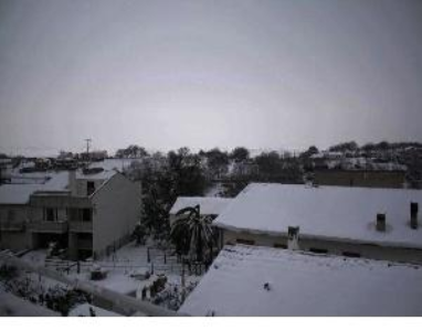 I vigili del fuoco salvano una coppia intrappolata nella neve