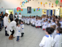 Montenero, il sindaco consegna le uova di Pasqua ai bambini