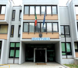 Piante di marijuana sul balcone, ai genitori aveva detto che erano pomodori