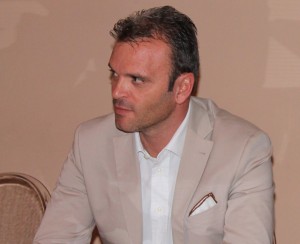 alfonso cantone elegante orizzontale