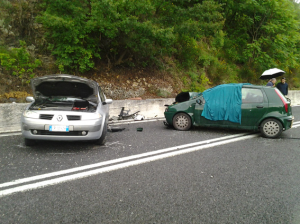 Castelpetroso: scontro tra due auto, muore una donna