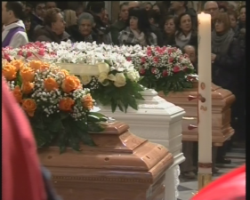 L’ultimo saluto a Stefano, Annamaria e alla piccola Anna