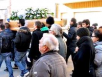 In migliaia per l’ultimo saluto a Raffaele