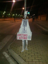 Taglio ai trasporti, scheletri alle fermate dei pullman