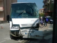 Montenero, incidente su un autobus di linea