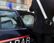 I bambini visitano i Carabinieri