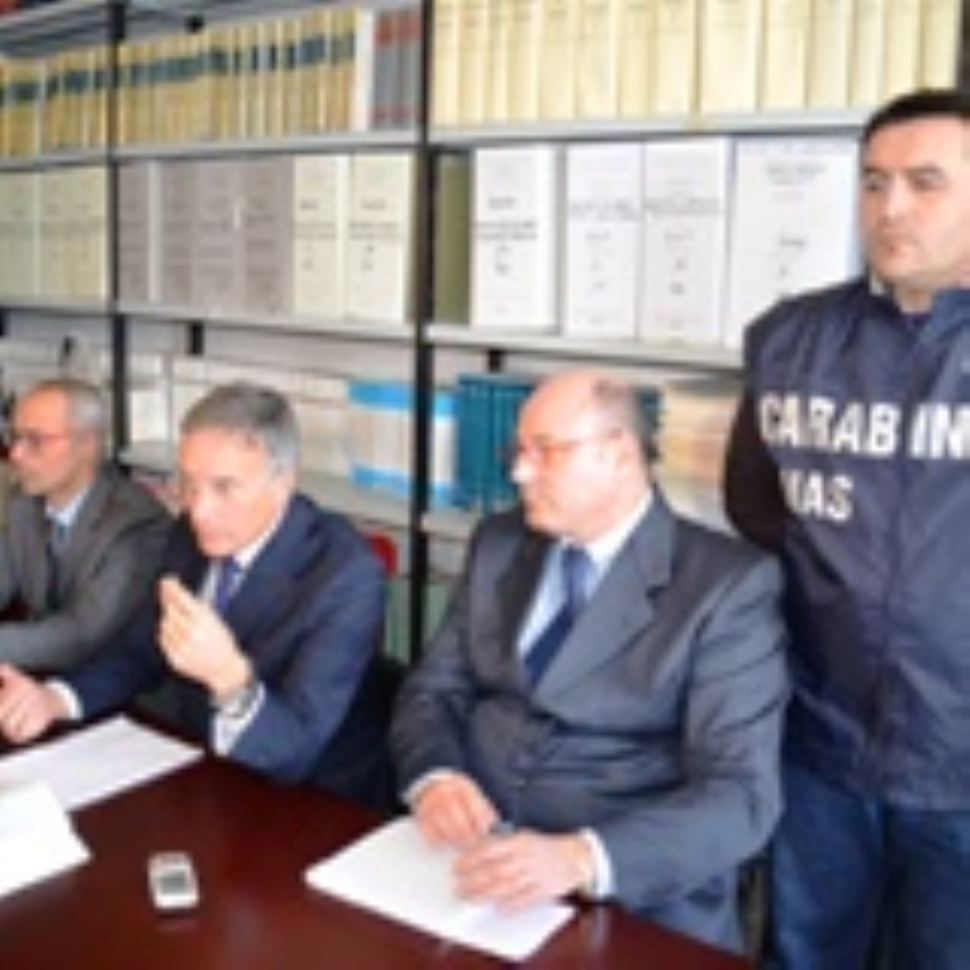 Farmaci scaduti, due denunce e 30mila confezioni sequestrate