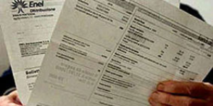 Stipulano contratti Enel tarocchi, denunciati due giovani