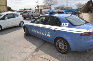 Pusher sperona la polizia sulla statale 16