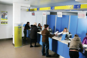 Poste, dimezzati gli esuberi