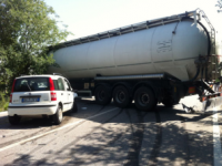 Auto contro cisterna, grave incidente a Campobasso