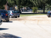 Picchiata in strada mentre va a scuola