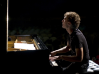 Solidarietà, Simone e Flavio Sala suonano per la Caritas