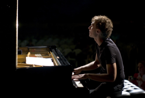 Solidarietà, Simone e Flavio Sala suonano per la Caritas