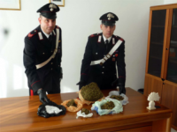 Colpo grosso allo spaccio, giovane coppia in manette