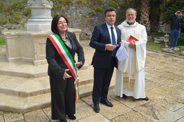 Restituita agli antichi splendori la storica fontana di Montecastello