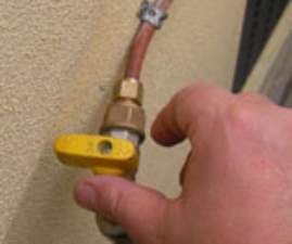 Operai lasciano il gas aperto, sfiorata la tragedia a Termoli