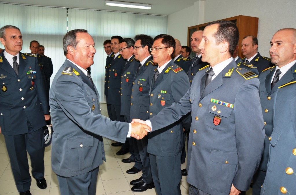 Il generale Domenico Achille in visita al comando regionale della Finanza