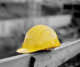 Operaio cade da un ponteggio e batte la testa, è grave ma non in pericolo di vita