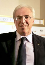 Mazzuto restituisce il gonfalone a Napolitano