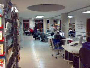 Bibliomediateca, il Comune riduce l’organico e taglia le risorse