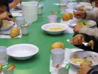 Il liceo classico manda un pacco di dolci agli alunni poveri di Pomezia