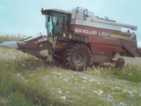 Palata, mietitrebbia in retro investe medico