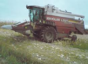 Palata, mietitrebbia in retro investe medico