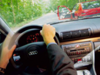 16enne guida senza patente, sequestrata l’auto del padre