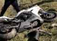 Staffoli, donna fuori strada con la moto