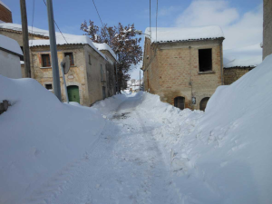 A Spinete un piano neve con due pesi e due misure