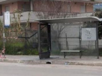 Bruciano una pensilina degli autobus, segnalati tre giovani campani
