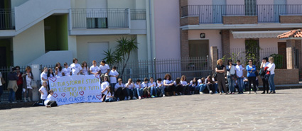 Grande commozione ai funerali di Antonio De Luca morto sulla Salerno-Reggio Calabria