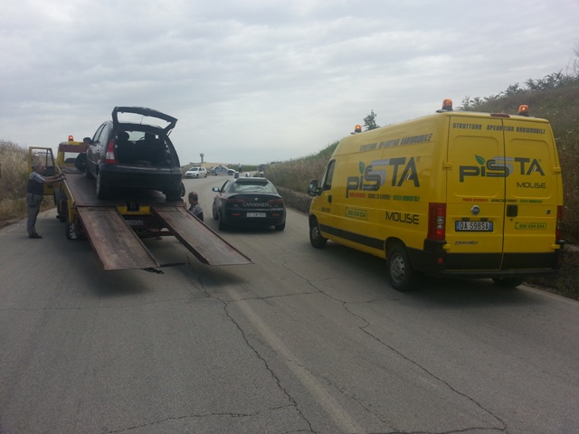 Auto esce fuori strada sulla Sp 167, 5 feriti. Grave una neonata