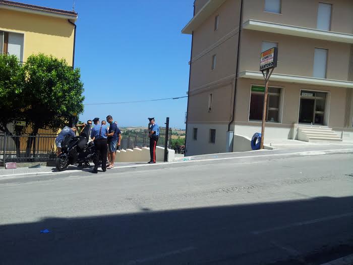 Finisce con la sua moto contro un muretto, centauro 19enne perde la vita