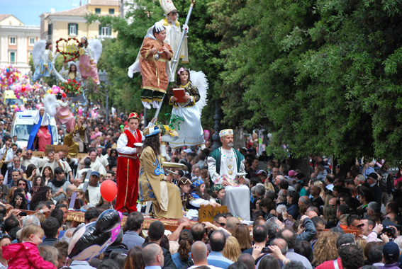 Misteri, scannett’ allert’ si parte, in serata concerto degli Stadio
